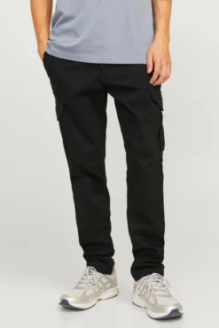 Pantalón cargo slim fit