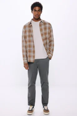 Pantalón chino color lavado relax fit