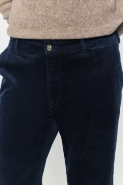 Pantalón chino comfort fit