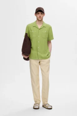 Pantalón chino confeccionado con algodón orgánico y Lyocell Tencel
