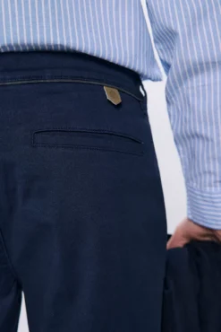 Pantalón chino estampado slim fit