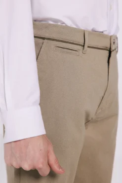 Pantalón chino estampado slim fit