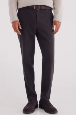 Pantalón chino jogger estructura