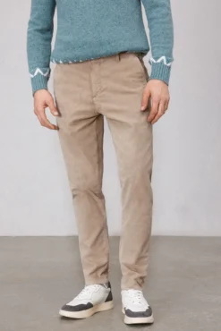 Pantalón chino pana
