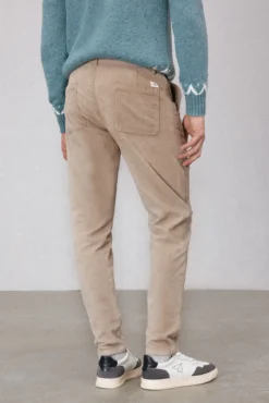 Pantalón chino pana