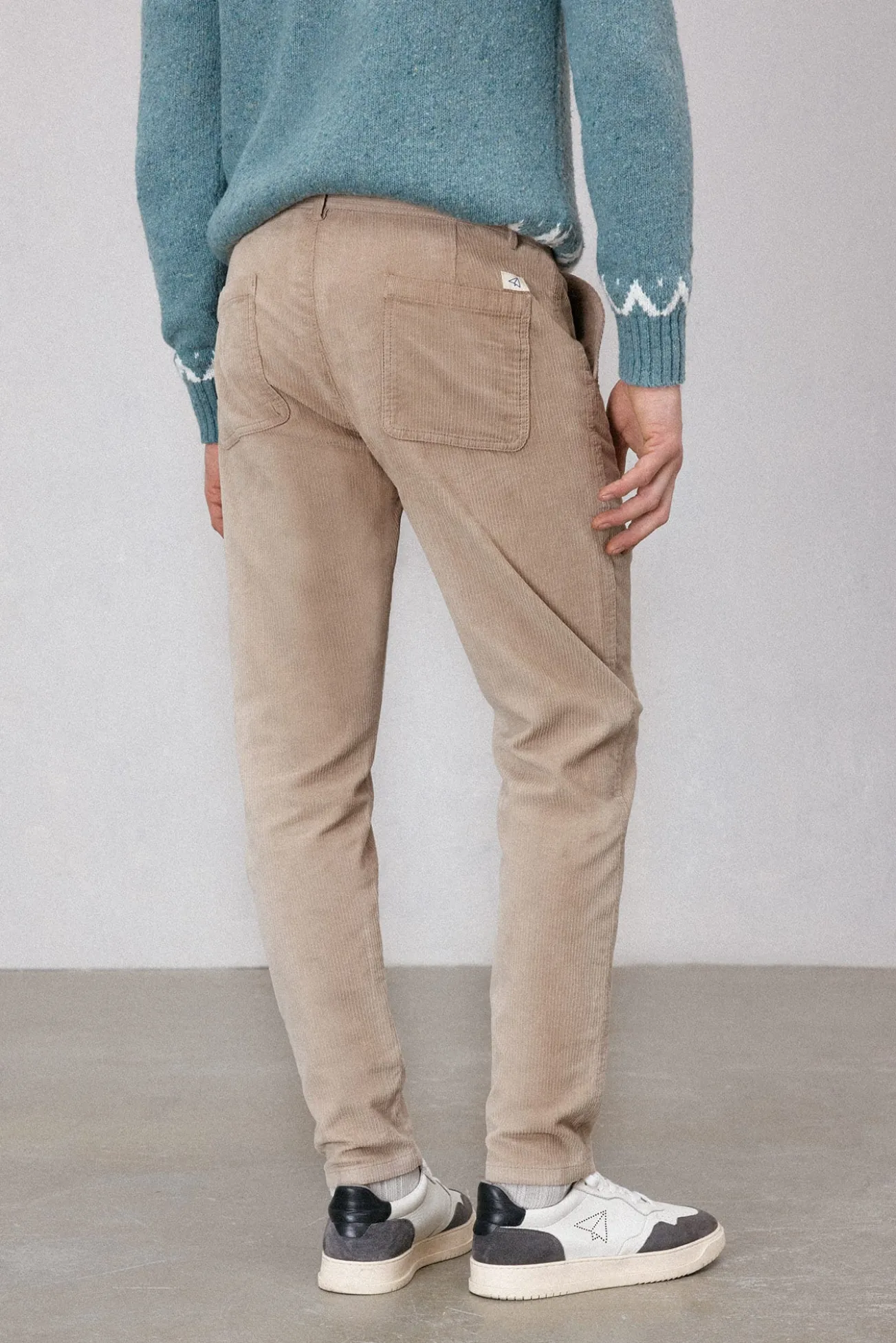 Pantalón chino pana