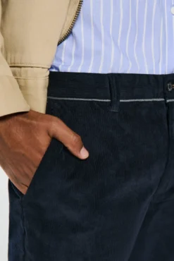Pantalón chino pana comfort fit