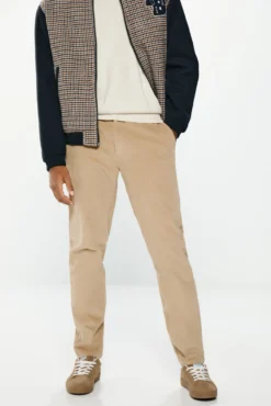 Pantalón chino pana comfort fit