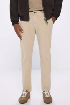 Pantalón chino pana lavada comfort slim fit