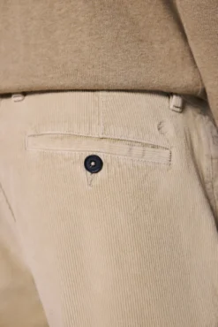 Pantalón chino pana lavada comfort slim fit