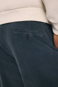 Pantalón chino pana lavada comfort slim fit