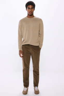 Pantalón chino pana lavada comfort slim fit