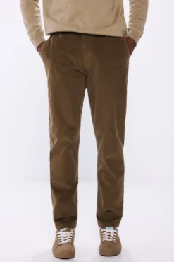 Pantalón chino pana lavada comfort slim fit