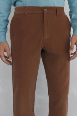 Pantalón chino pana ligera regular fit