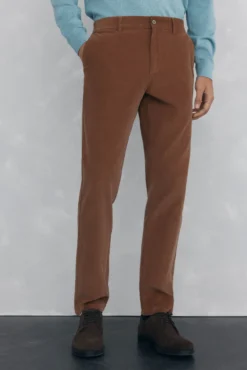 Pantalón chino pana ligera regular fit