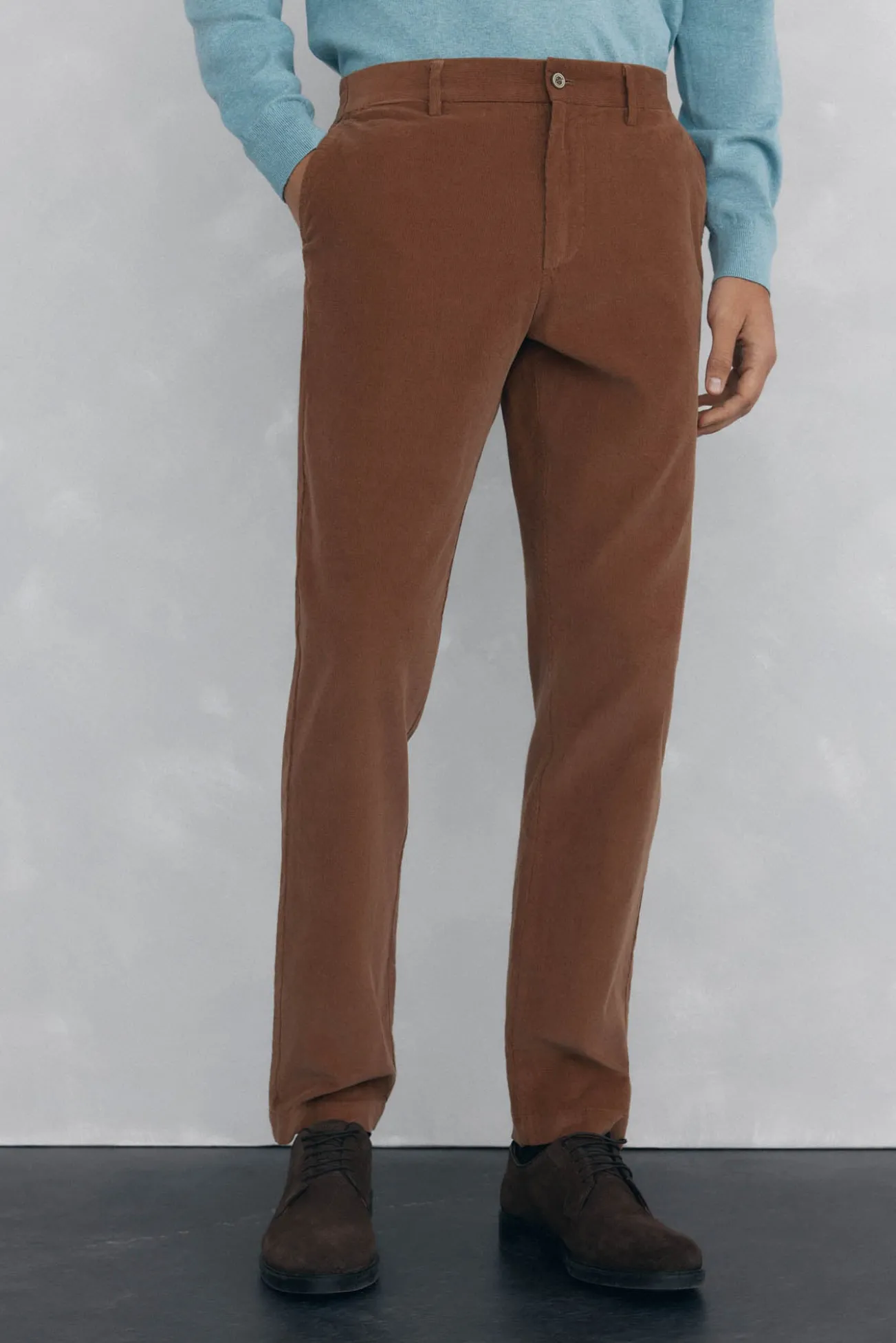 Pantalón chino pana ligera regular fit