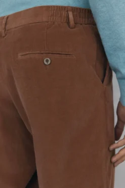 Pantalón chino pana ligera regular fit