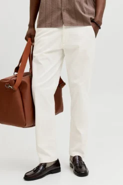 Pantalón chino relaxed tiro medio