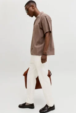 Pantalón chino relaxed tiro medio