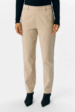 Pantalón chino sarga