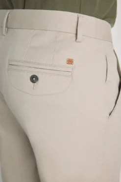 Pantalón chino slim