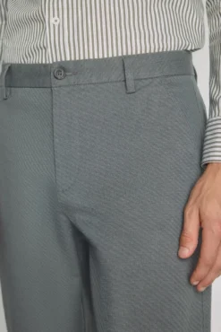 Pantalón chino slim fit