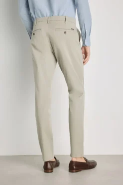 Pantalón chino slim fit