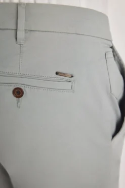 Pantalón chino slim fit