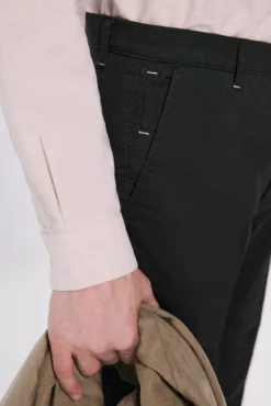 Pantalón chino slim fit