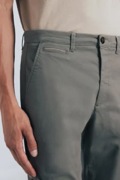 Pantalón chino slim fit
