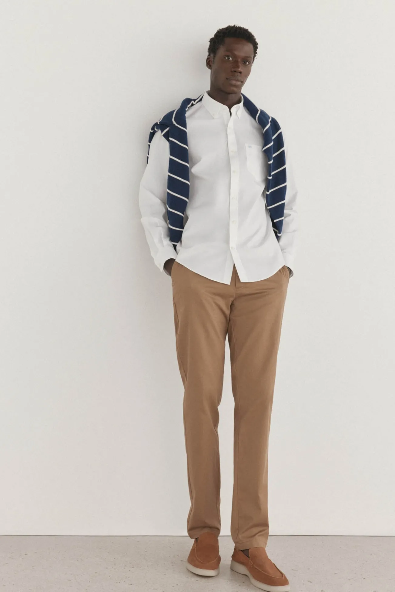 Pantalón chino slim fit con print
