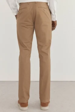 Pantalón chino slim fit con print