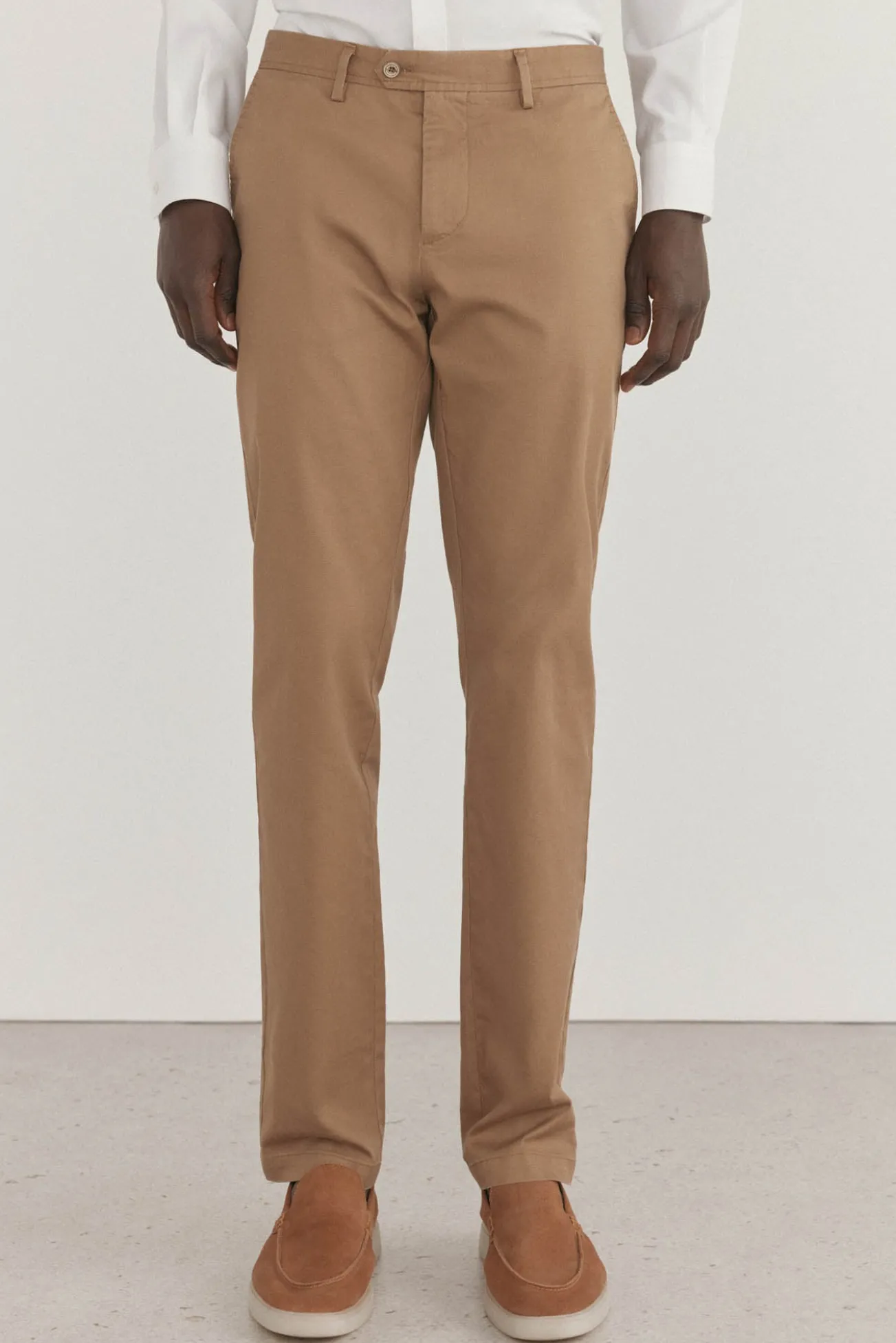 Pantalón chino slim fit con print