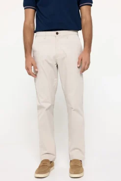 Pantalón chino slim liso