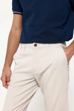 Pantalón chino slim liso