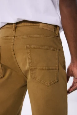 Pantalón color slim fit