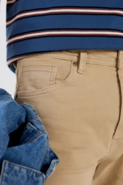 Pantalón color slim fit
