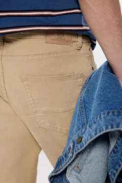 Pantalón color slim fit