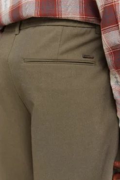 Pantalón comfort pliegues relaxed fit