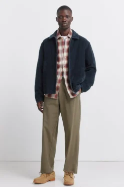 Pantalón comfort pliegues relaxed fit