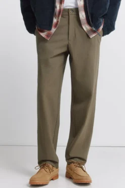 Pantalón comfort pliegues relaxed fit
