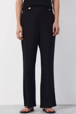 Pantalón con lino con botones dorados