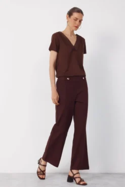 Pantalón con lino con botones dorados