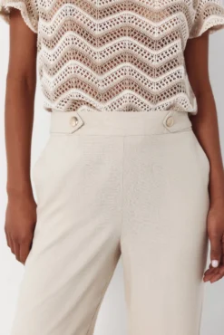 Pantalón con lino con botones dorados