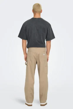 Pantalón de hombre loose fit.
