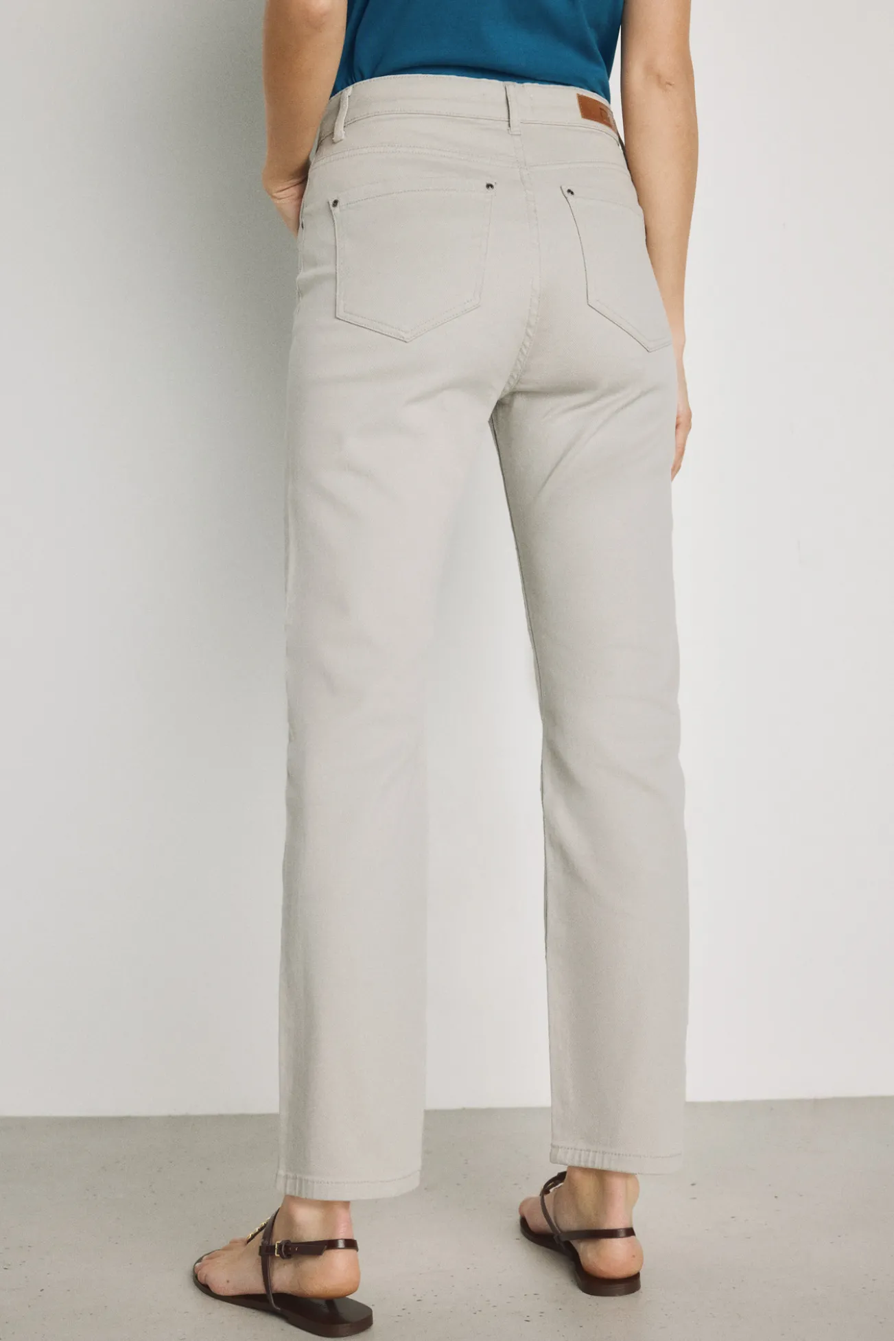 Pantalón denim color