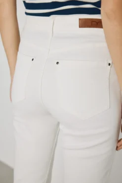 Pantalón denim color