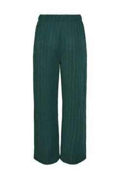 Pantalón de pata ancha y fluido.Cintura elástica.