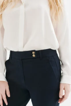 Pantalón detalle botones