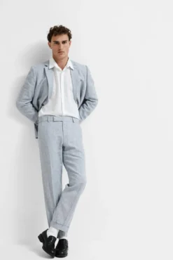 Pantalón de traje confeccionado con lino y algodón.